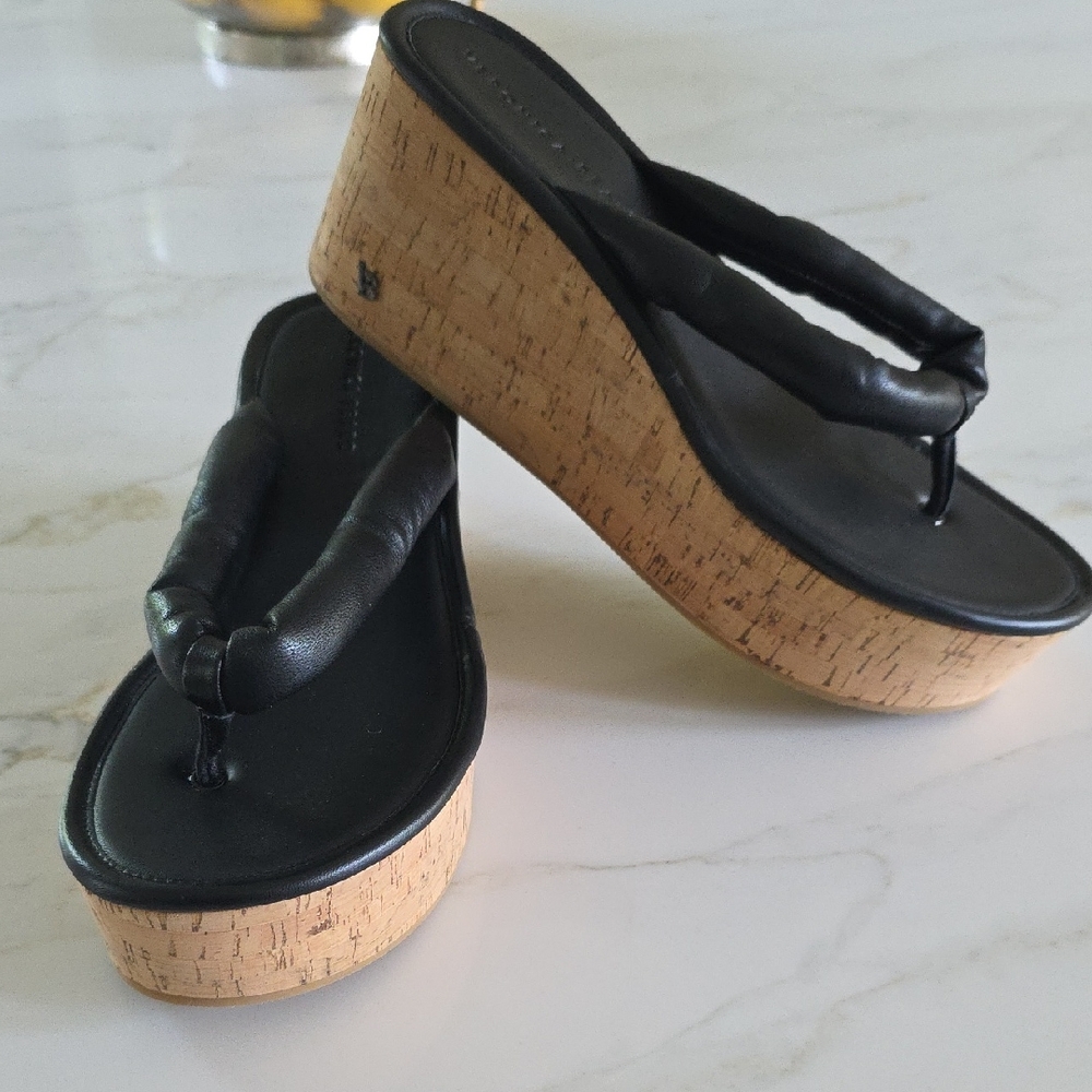 New Veronica Beard Black Leather Platform Sandals. Never Worn